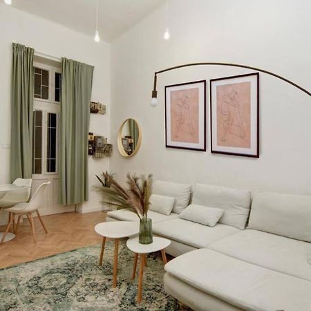 Lovely 3 Bedrooms Apartment In The Jewish Quarter Boedapest Buitenkant foto