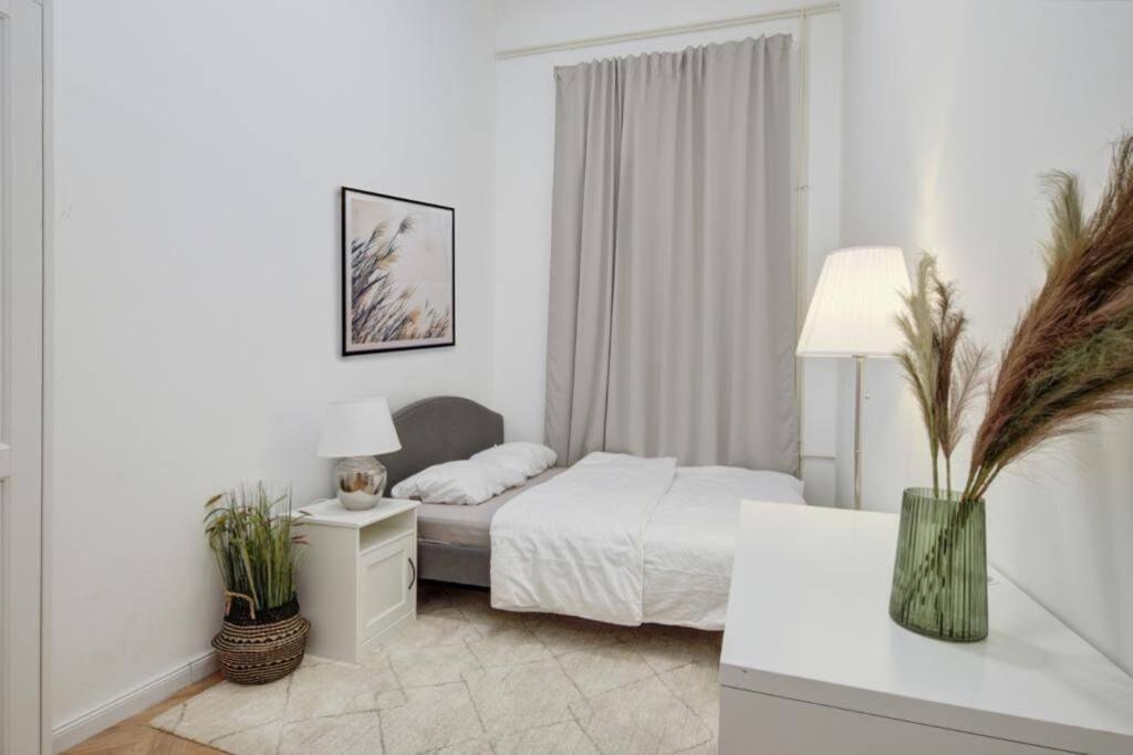 Lovely 3 Bedrooms Apartment In The Jewish Quarter Boedapest Buitenkant foto