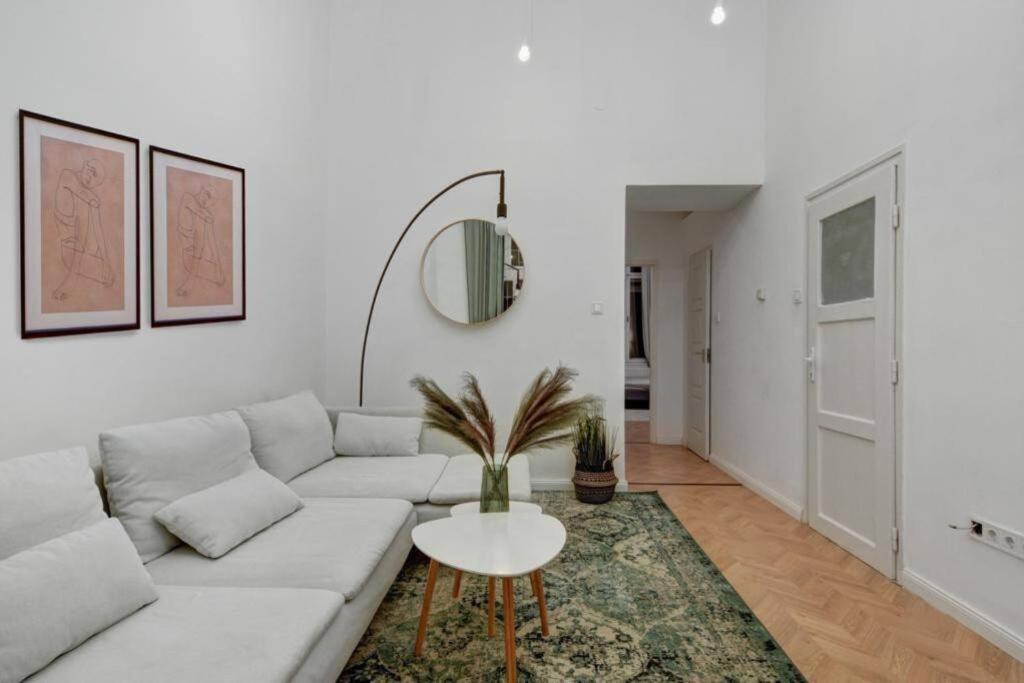 Lovely 3 Bedrooms Apartment In The Jewish Quarter Boedapest Buitenkant foto